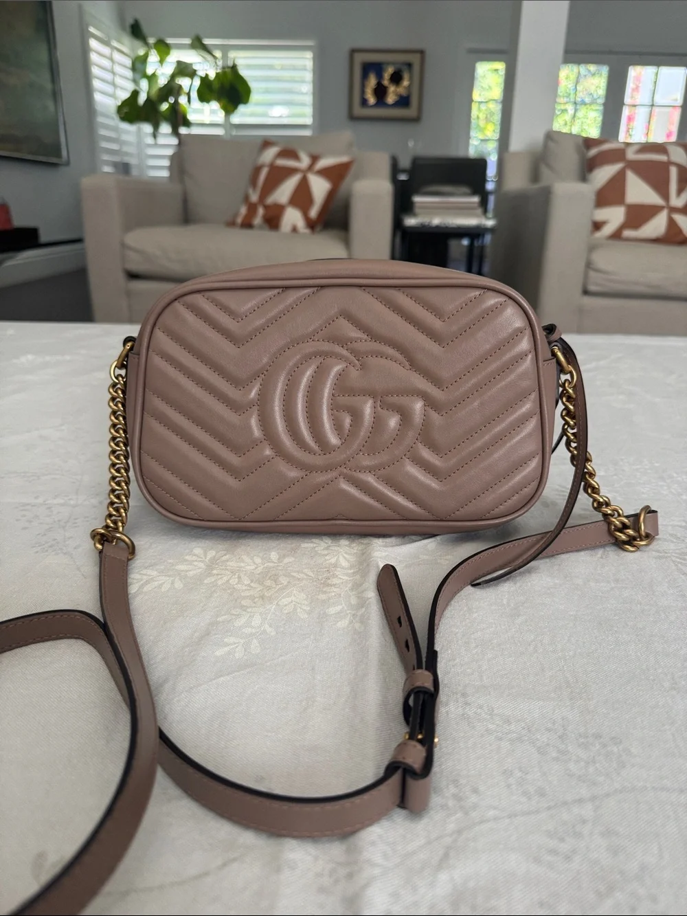 Gucci Small Matelassé Crossbody Bag in Mauve - Picture 3 of 3